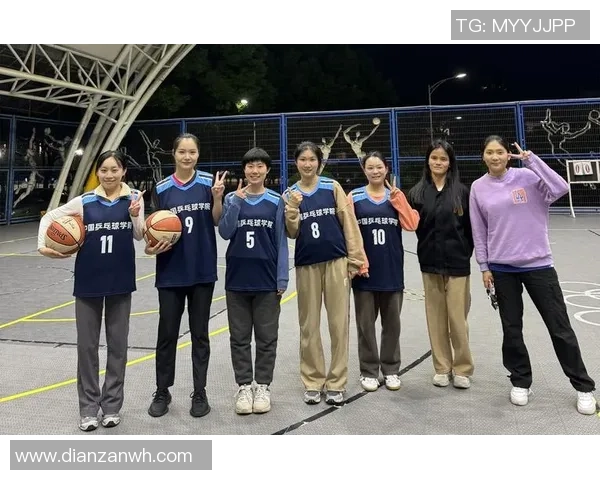 东菀女篮迎战上海女篮全力争胜展现青春风采与团队精神